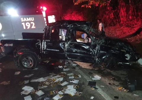 Homem morre após carro bater em pedras que deslizaram em rodovia