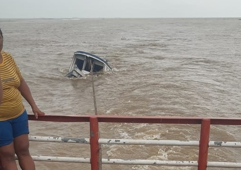 Vídeo: Navio colide violentamente com barco menor no Rio Amazonas