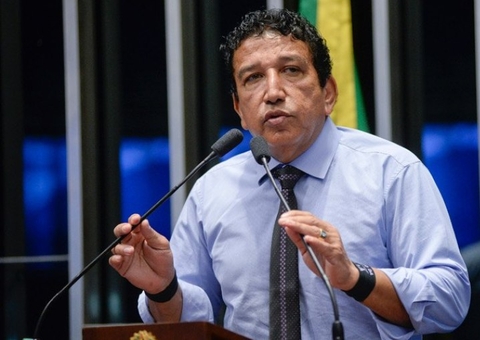Ex-senador Magno Malta deixa vazar 'nudes' em publicação