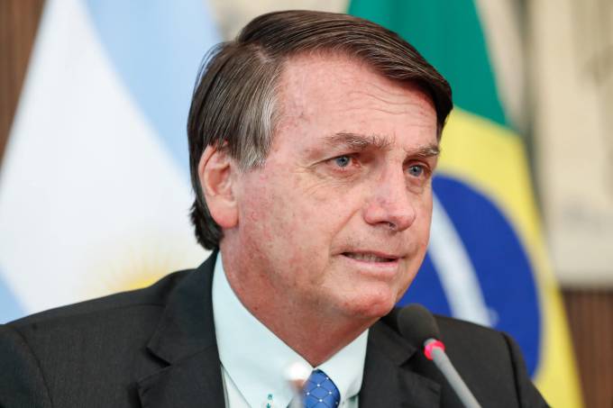 Bolsonaro: funcionário que não tomar vacina deve permanecer no cargo