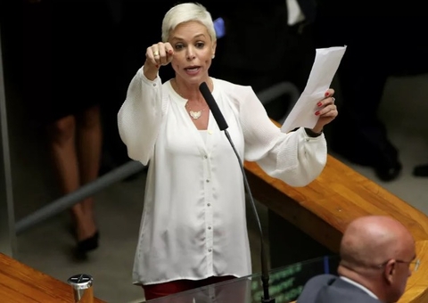 Ex- deputada federal Cristiane Brasil se apresenta à polícia