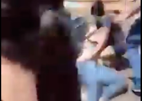 Vídeo: carro desgovernado atropela nove pessoas durante passeata eleitoral