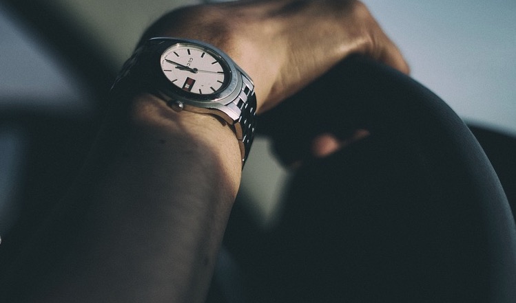 Padre sofre tentativa de linchamento ao causar morte de motociclista 