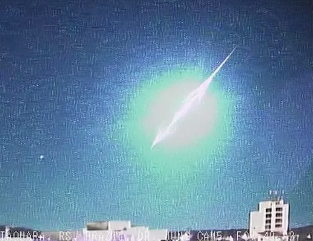 Meteoro explode na fronteira do Brasil com o Uruguai