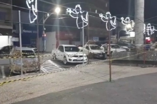 Criança morre após levar choque em decoração natalina de praça