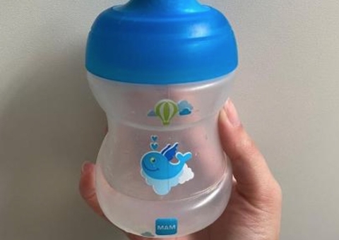 Mãe acusa garçom de dar álcool para criança de um ano beber 