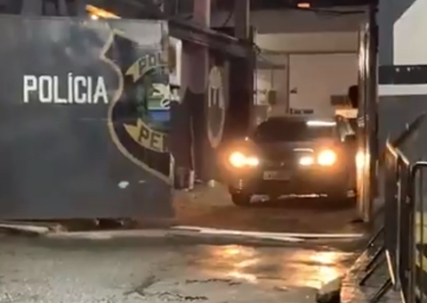 Prefeito Marcelo Crivella deixa presídio no Rio rumo à prisão domicilia