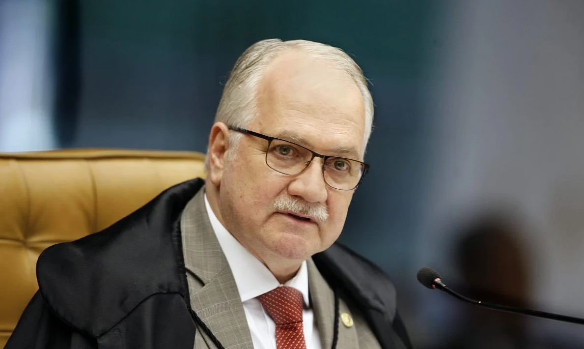 Fachin suspende isenção em importação de armas