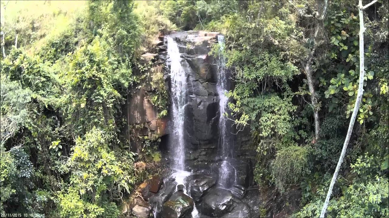 Adolescente morre ao cair de cabeça em pedra de cachoeira