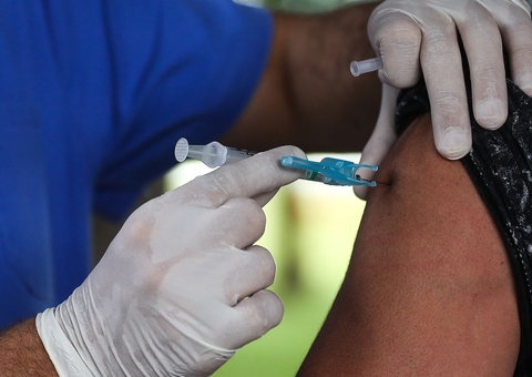 Voluntário do teste com a Coronavac cometeu suicídio, diz polícia