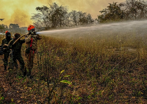 Mais 70 soldados são enviados para combater incêndio no Pantanal