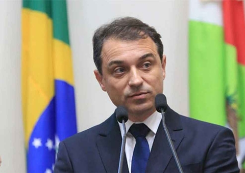 PF cumpre mandado de busca e apreensão na casa do governador de SC