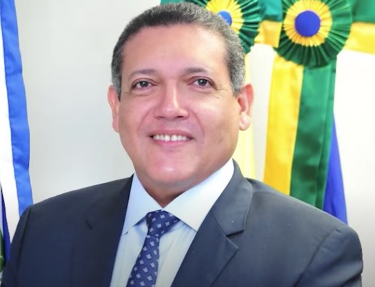 Bolsonaro oficializa Kassio Nunes Marques como indicação para o STF