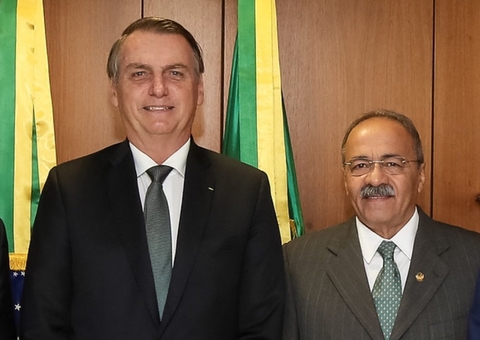 Bolsonaro anuncia saída de Chico Rodrigues da vice-liderança do governo