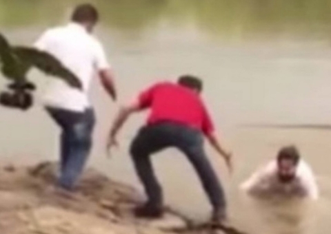 Vídeo: Candidato cai em rio durante gravação de propaganda eleitoral