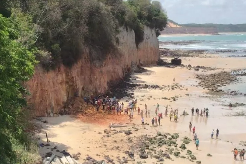 Após morte de família, Governo Federal envia técnicos para avaliar falésia