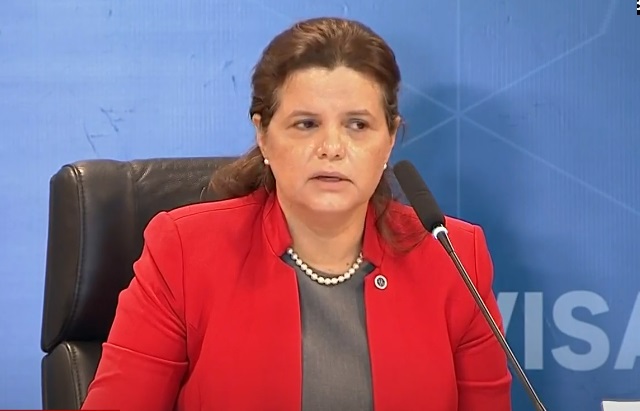 Diretora da Anvisa vota a favor do uso emergencial das CoronaVac e Oxford