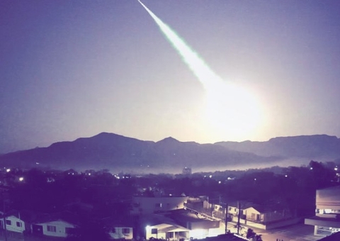 Vídeo: Meteoro explode e faz noite virar dia em cidades do Brasil