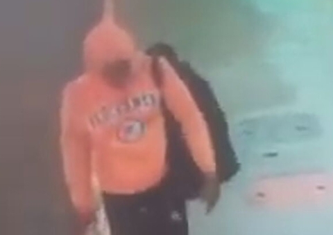 Vídeo mostra homem colocando fogo em morador de rua; imagens são fortes