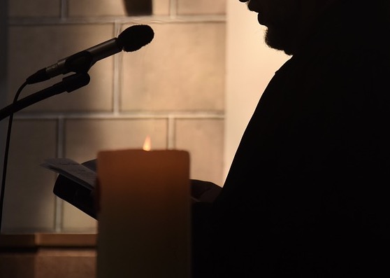 Bispo estupra menina prometendo cura gay e é condenado a 20 anos de prisão