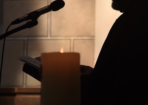 Bispo estupra menina prometendo cura gay e é condenado a 20 anos de prisão