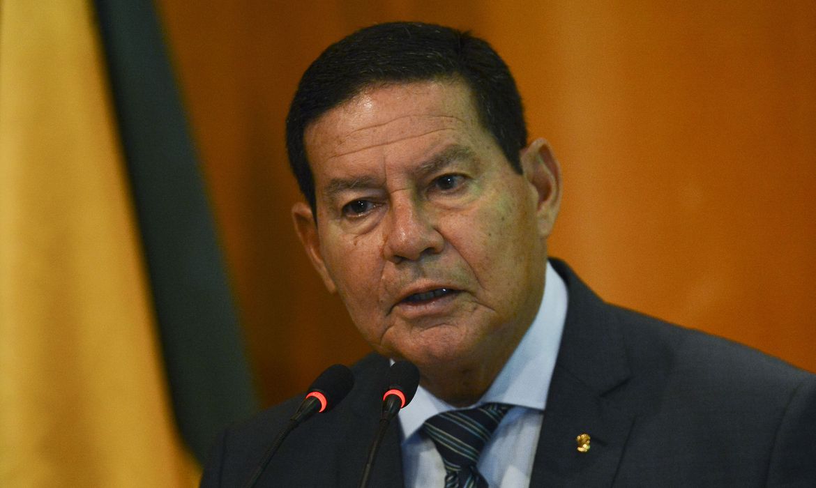 Mourão dá manual de prevenção a assaltos para embaixadores que vêm a Manaus