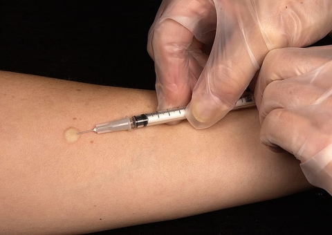 Para garantir imunização no Brasil, Fiocruz vai comprar vacinas da Índia