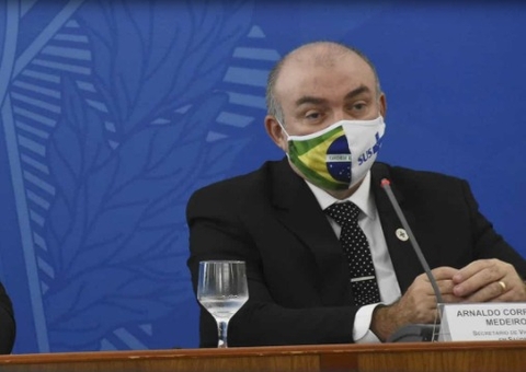 Vídeo: Secretário do Ministério da Saúde ofende repórter em coletiva