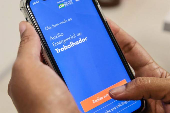 Beneficiários do Auxílio Emergencial recebem nova parcela nesta segunda