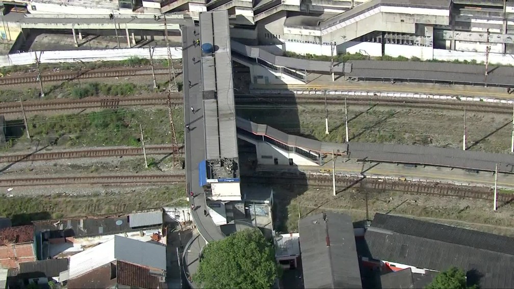 Criminosos sequestram trem e fazem maquinistas reféns no Rio de Janeiro