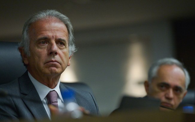 Após piora, presidente do TCU é internado com Covid-19