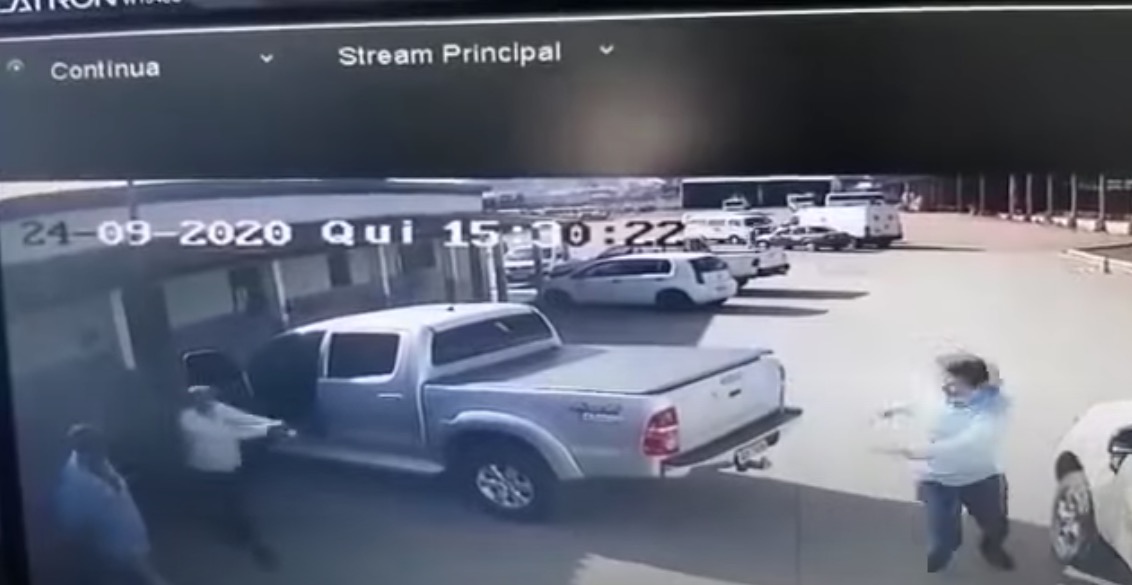 Vídeo mostra momento em que irmão de prefeito mata candidato a vereador 