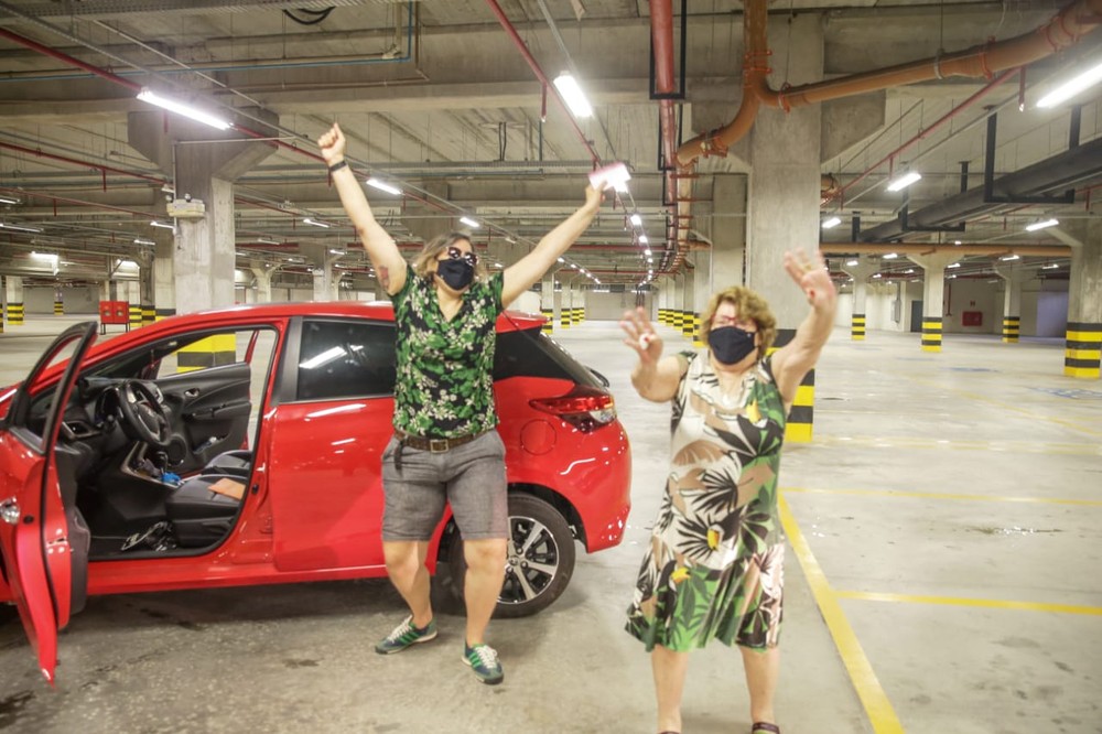 Vídeo:Idosa de 81 anos viraliza ao dançar "Bum Bum Tam Tam" após se vacinar