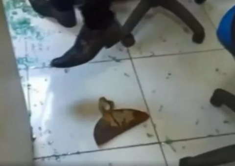 Vídeo: enxada é arremessada em direção a prefeito na cerimônia de posse