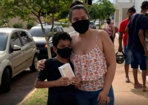 Menino junta R$ 900 para comprar celular e cai em golpe; bandido foi preso