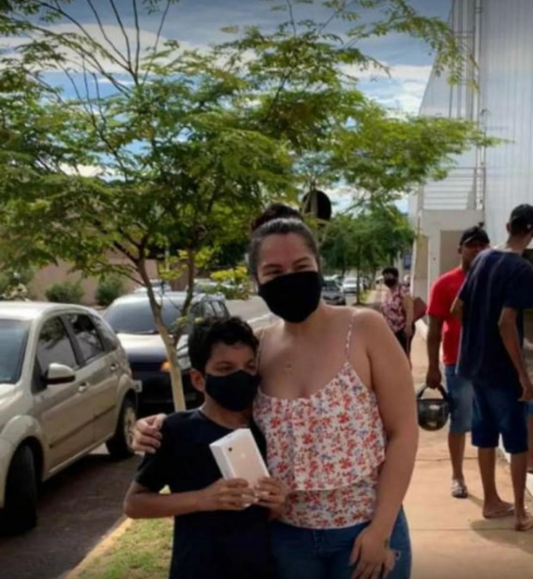 Menino junta R$ 900 para comprar celular e cai em golpe; bandido foi preso