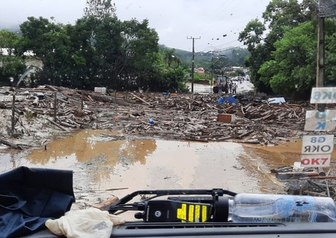 Chuva provoca sete mortes e deixa desaparecidos em Santa Catarina