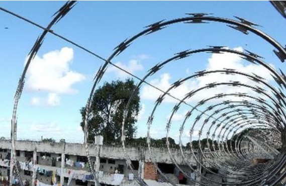 Detento arranca coração de companheiro de cela após ler bilhete de facção