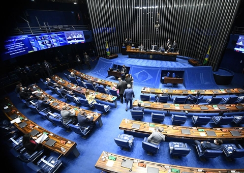 Sessão para escolher presidente do Senado começa; Dois retiram candidatura