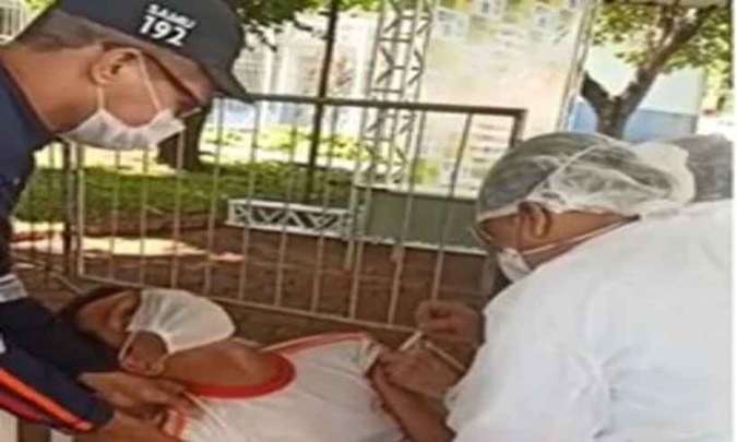 Vídeo: Com fobia de agulha, socorrista do Samu desmaia ao ser vacinado
