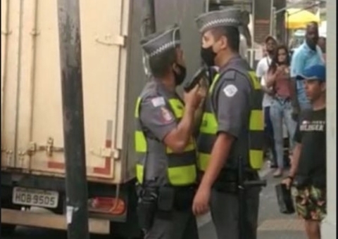 Preso soldado que ameaçou com arma PM durante briga por horário de almoço