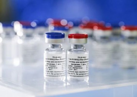 Bolsonaro afirma que pretende comprar vacina russa Sputnik V 