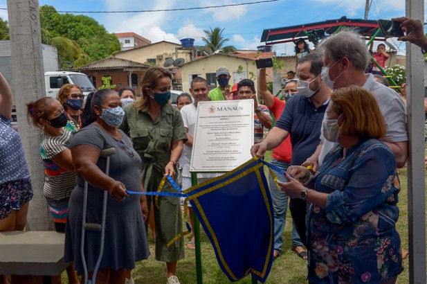Prefeito entrega parque em Manaus e faz homenagem póstuma à criança