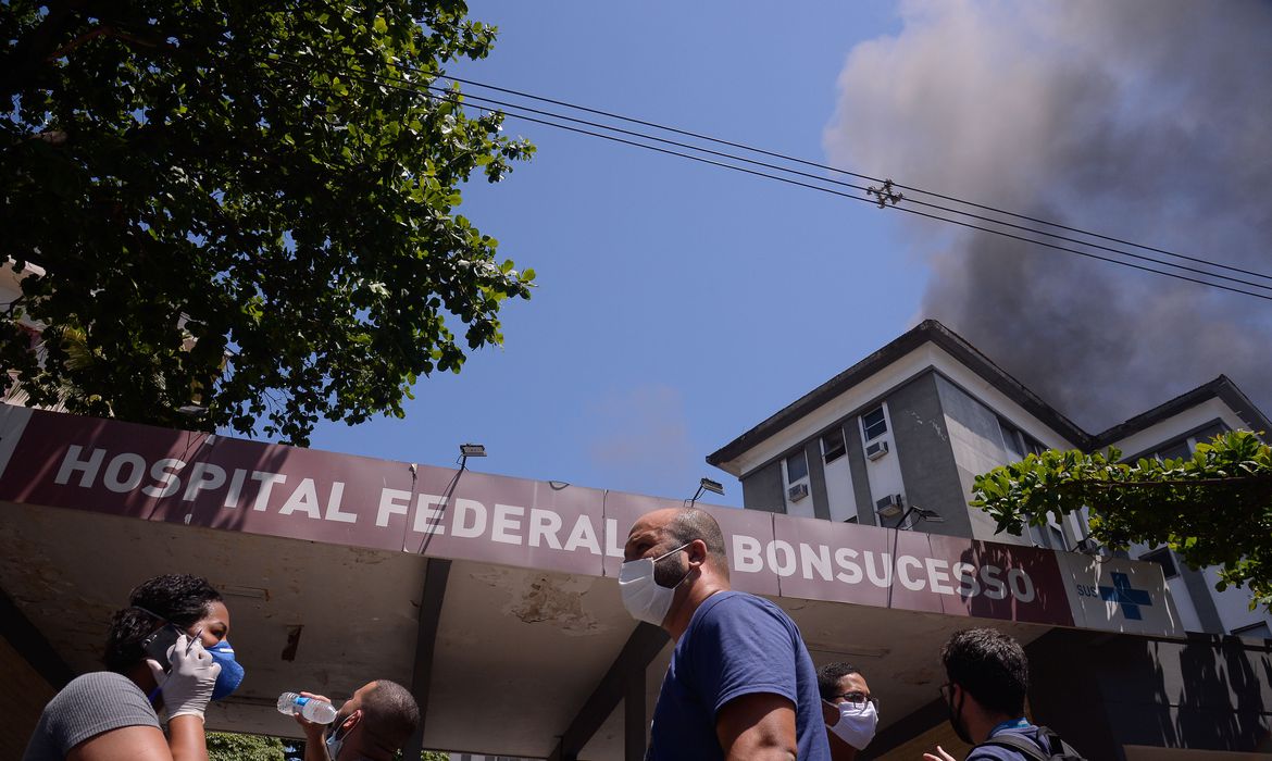 Defesa Civil interdita prédio do hospital de Bonsucesso após incêndio