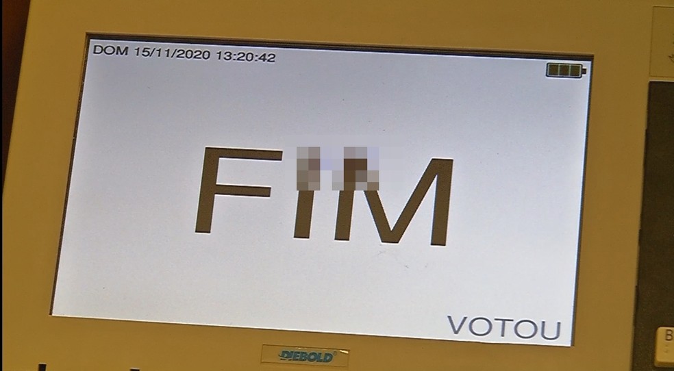 Idoso é preso após escrever número de candidato na tela da urna eletrônica