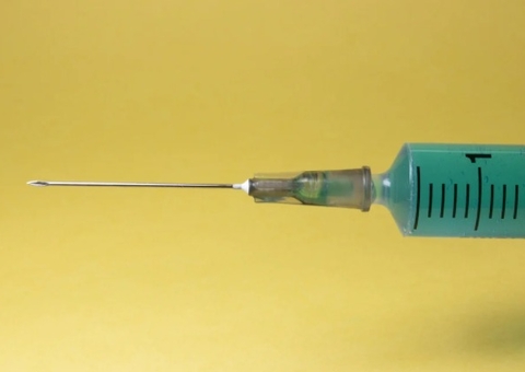 Anvisa dobra número de voluntários para testar vacina de Oxford