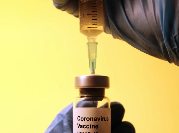 Vacina de Oxford: confira quantas doses cada estado vai receber   