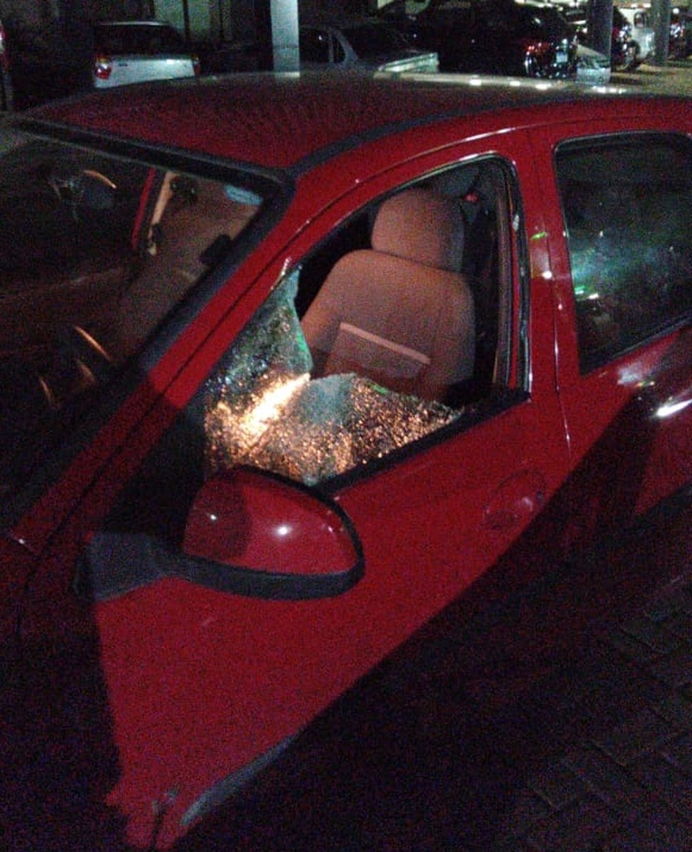 Avó é detida após esquecer criança de quatro anos dentro de carro 