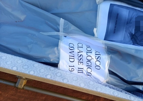 Caixão com vítima da Covid é encontrado em estrada