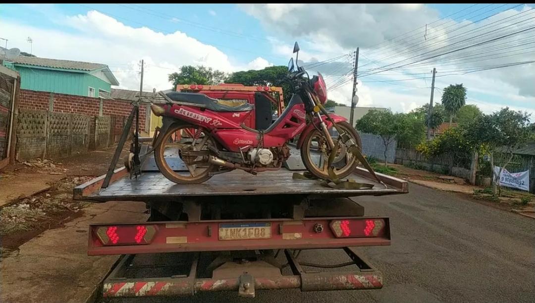 Polícia apreende moto com R$ 42,3 mil em multas por furar sinal vermelho